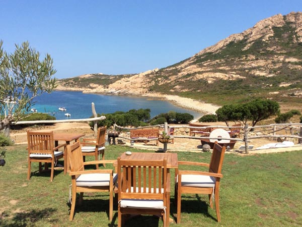 Restaurant dans la baie du Nichiareto au sud de Calvi